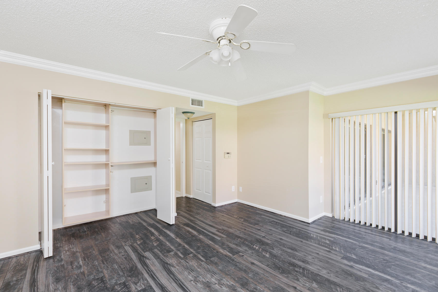 5520 Coach House Circle, Unit B Boca Raton, FL 33486 - Photo 23 of 32 21_Masterbedroom1