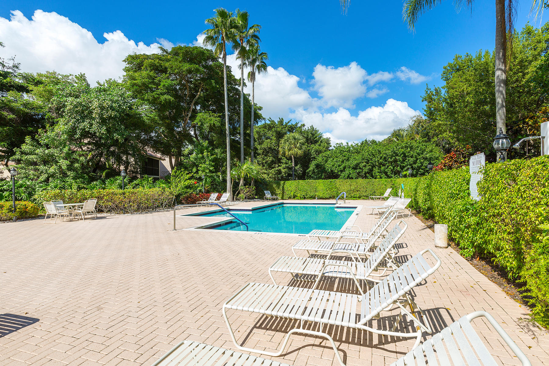 5520 Coach House Circle, Unit B Boca Raton, FL 33486 - Photo 28 of 32 26_PoolArea_2
