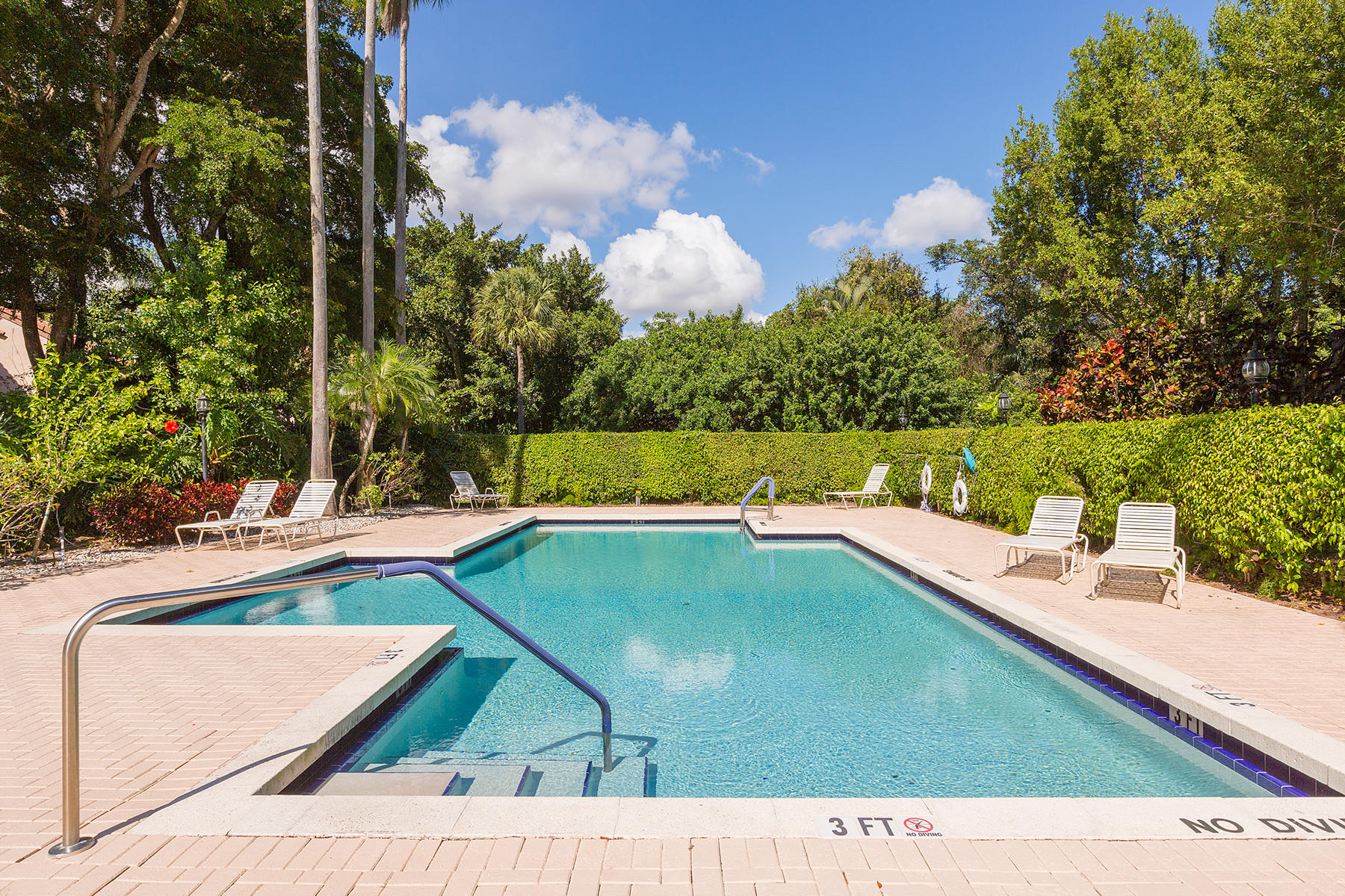 5520 Coach House Circle, Unit B Boca Raton, FL 33486 - Photo 29 of 32 25_Pool_1