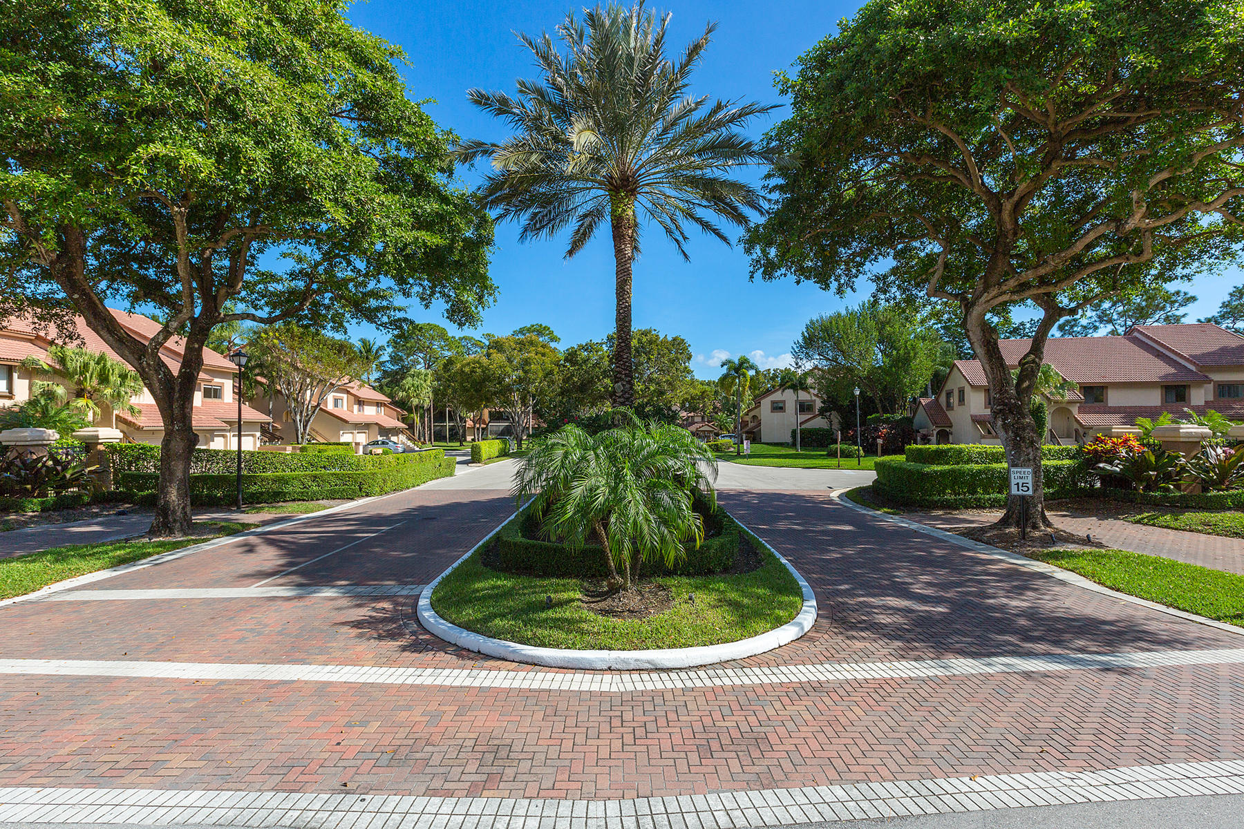 5520 Coach House Circle, Unit B Boca Raton, FL 33486 - Photo 32 of 32 27_Community-Entrance2