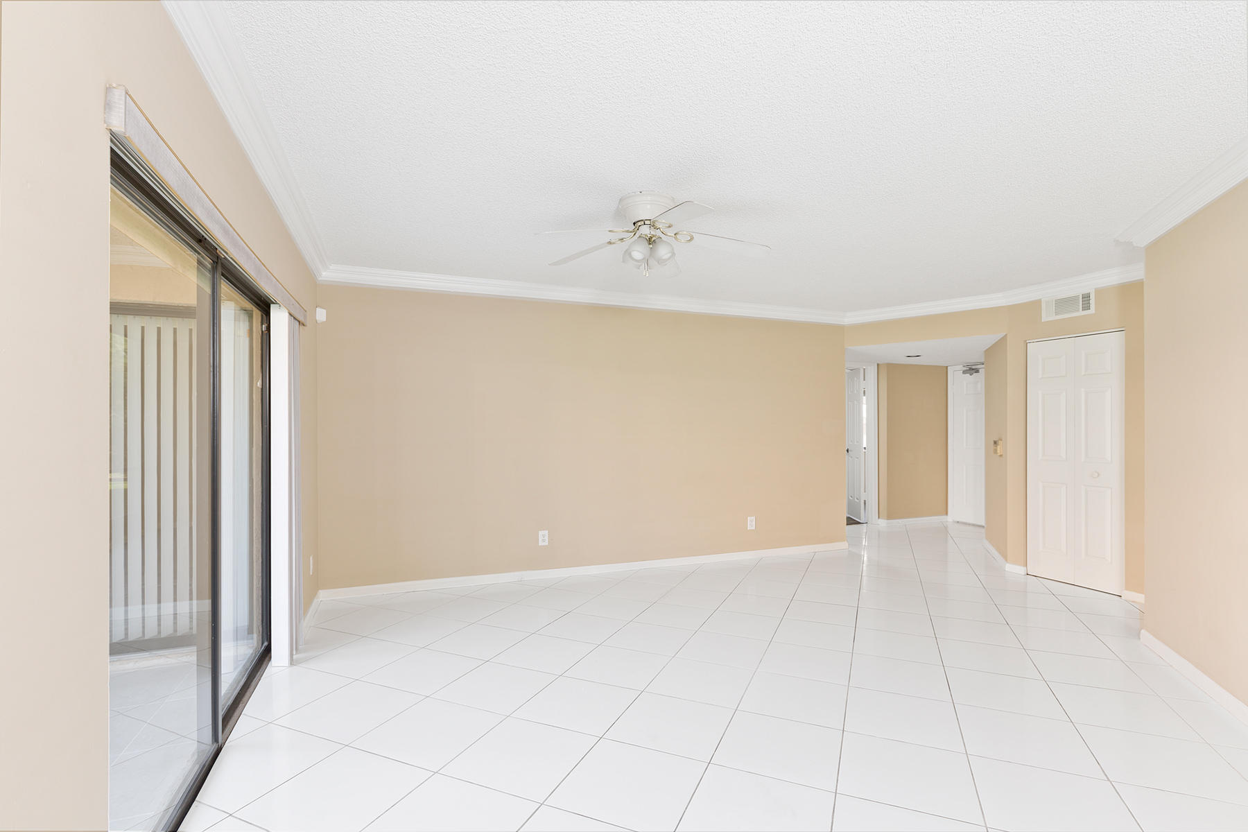 5520 Coach House Circle, Unit B Boca Raton, FL 33486 - Photo 7 of 32 11_Living_layout2