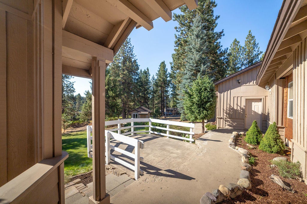 19132 Pumice Butte Road Bend, OR 97702 - Photo 5 of 49 PhotoMyListing-28