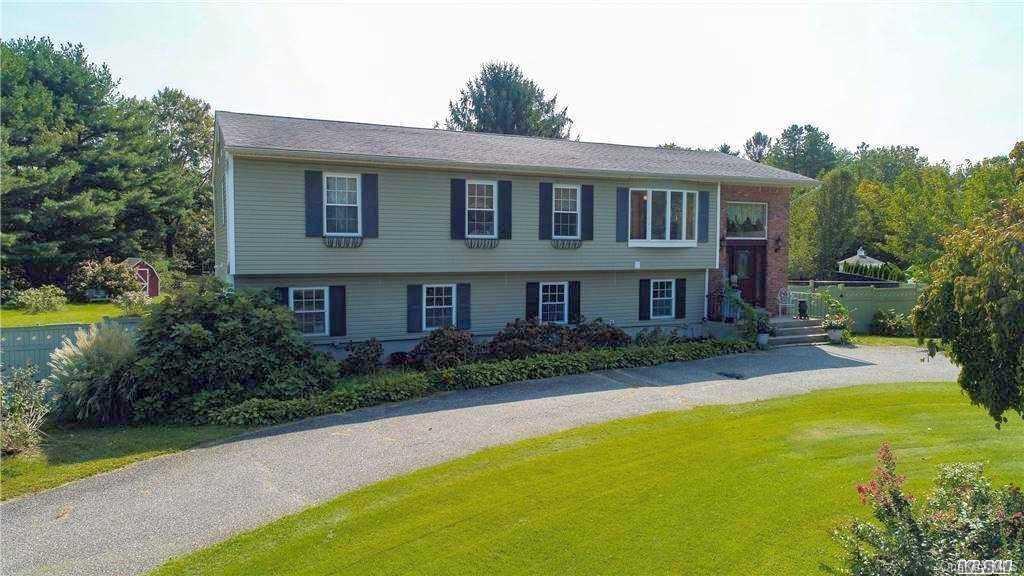 12 Niewood Drive Ridge, NY 11961 - Photo 1 of 1