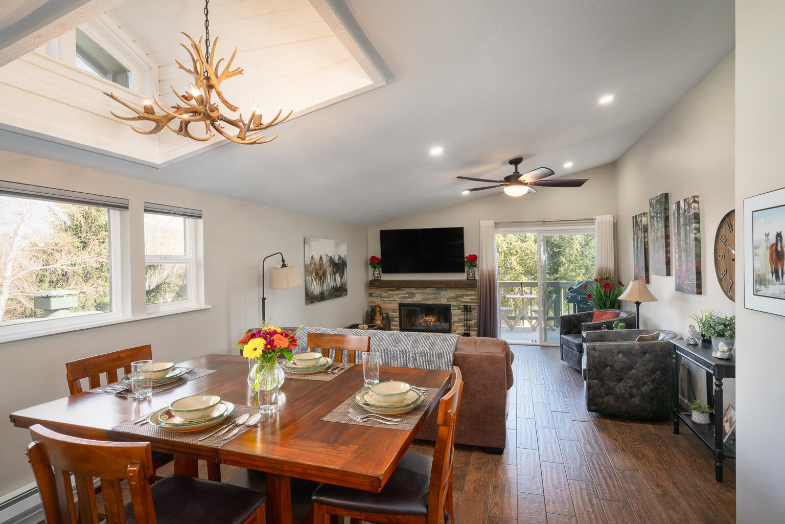 3660 Upper Ranch Condo Drive Sun Valley, ID 83353 - Photo 1 of 48 Dining / Living area
