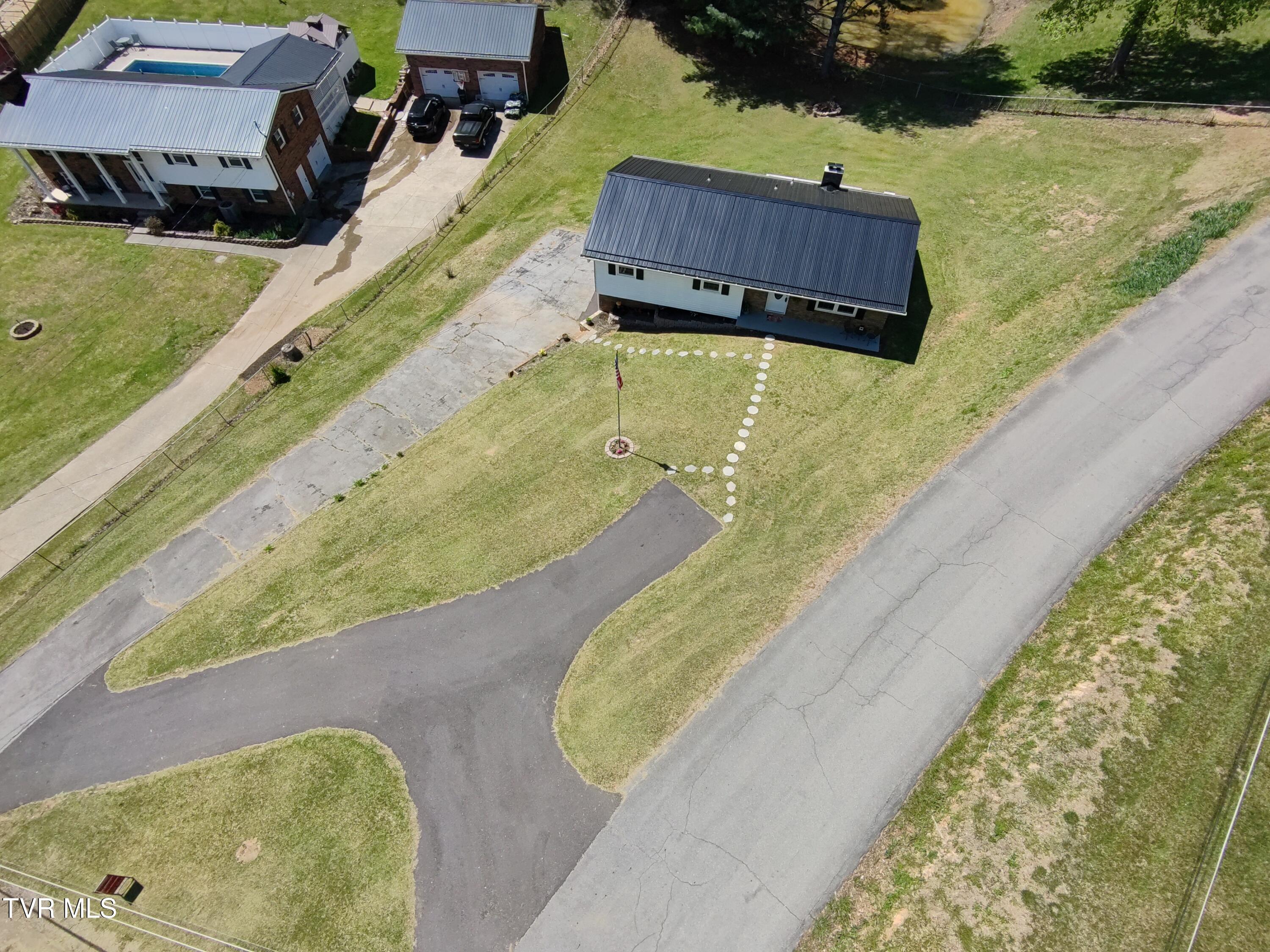 536 Chadwell Road Kingsport, TN 37660 - Photo 35 of 39 HOVER_20250418_1744994995531