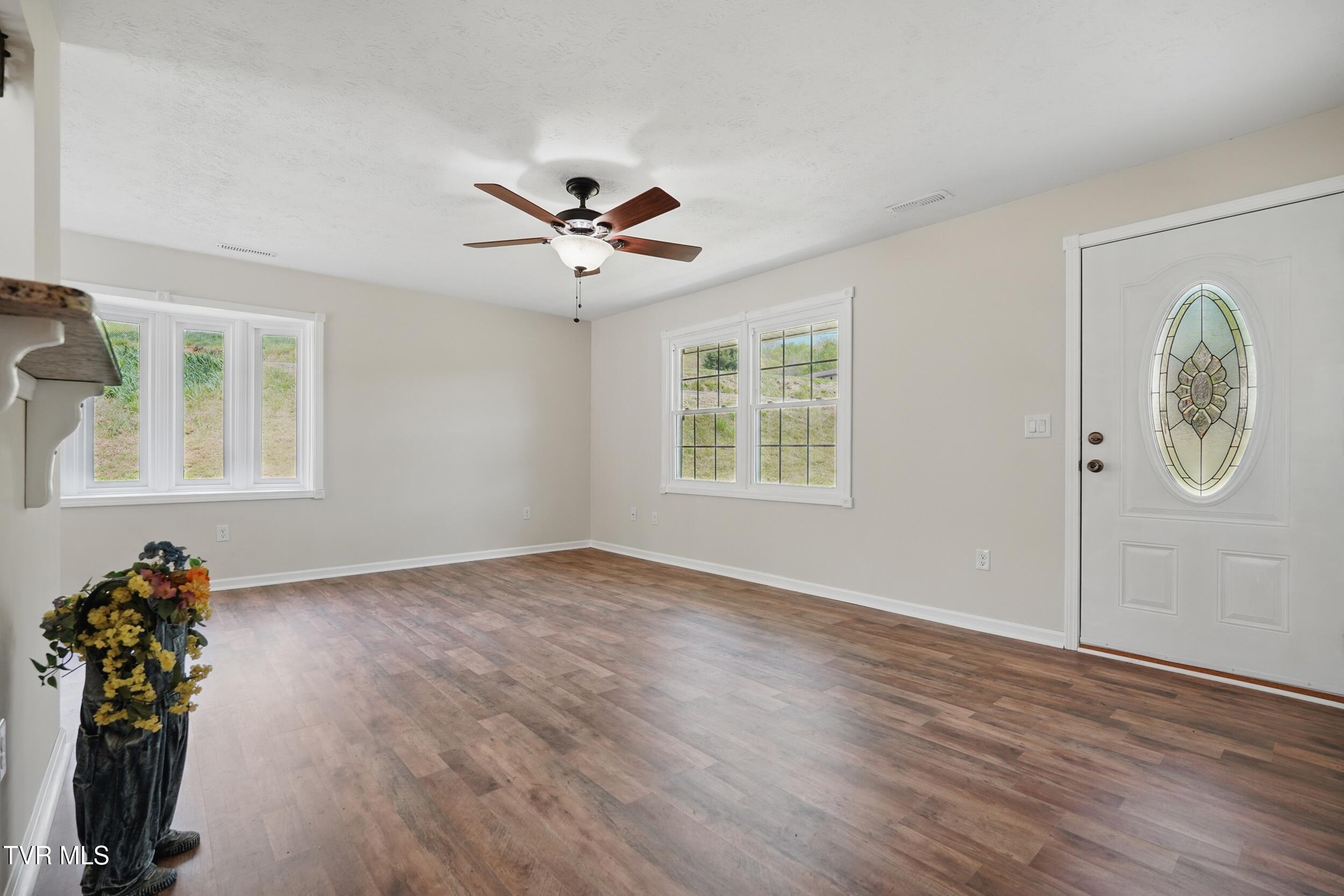 536 Chadwell Road Kingsport, TN 37660 - Photo 7 of 39 8_photo_007