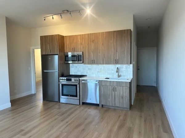 $3,100 | 4010 North Lincoln Avenue, Unit 504, Chicago, IL 60618