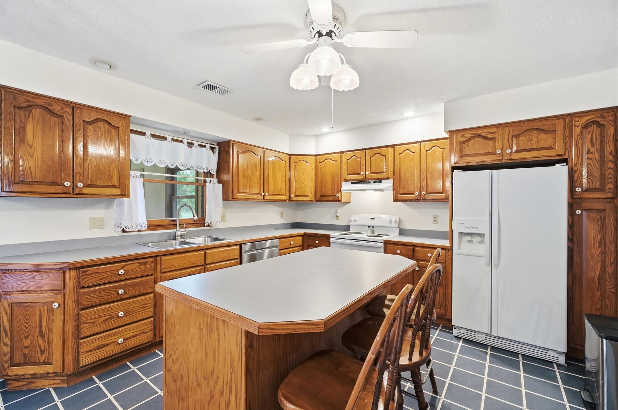 4045 Dialton Road Springfield, OH 45502 - Photo 2 of 60 019