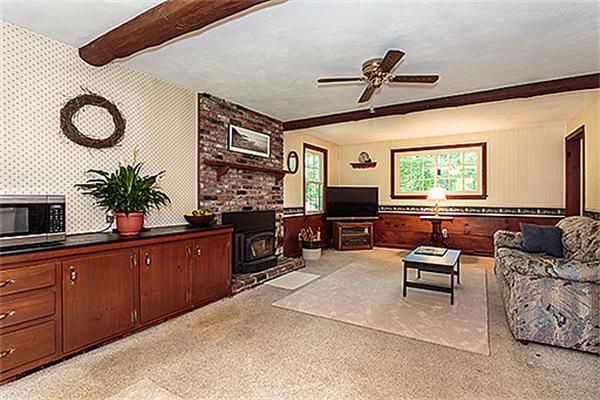 9 Hitchinpost Road Chelmsford, MA 01824 - Photo 12 of 30 Gallery Image 12
