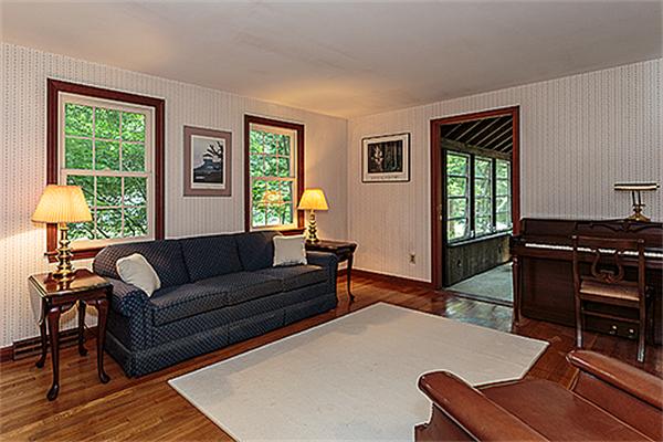 9 Hitchinpost Road Chelmsford, MA 01824 - Photo 2 of 30 Gallery Image 2