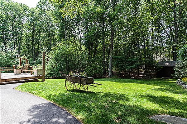 9 Hitchinpost Road Chelmsford, MA 01824 - Photo 29 of 30 Gallery Image 29