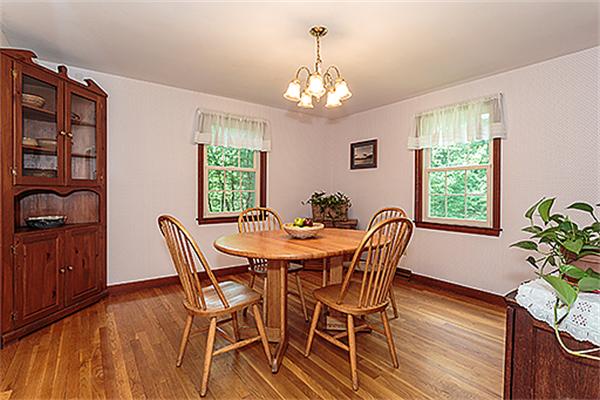 9 Hitchinpost Road Chelmsford, MA 01824 - Photo 4 of 30 Gallery Image 4