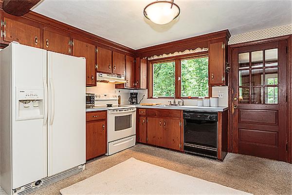 9 Hitchinpost Road Chelmsford, MA 01824 - Photo 7 of 30 Gallery Image 7
