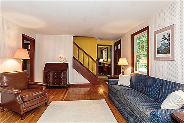 9 Hitchinpost Road Chelmsford, MA 01824 - Photo 10 of 30 Gallery Image 10