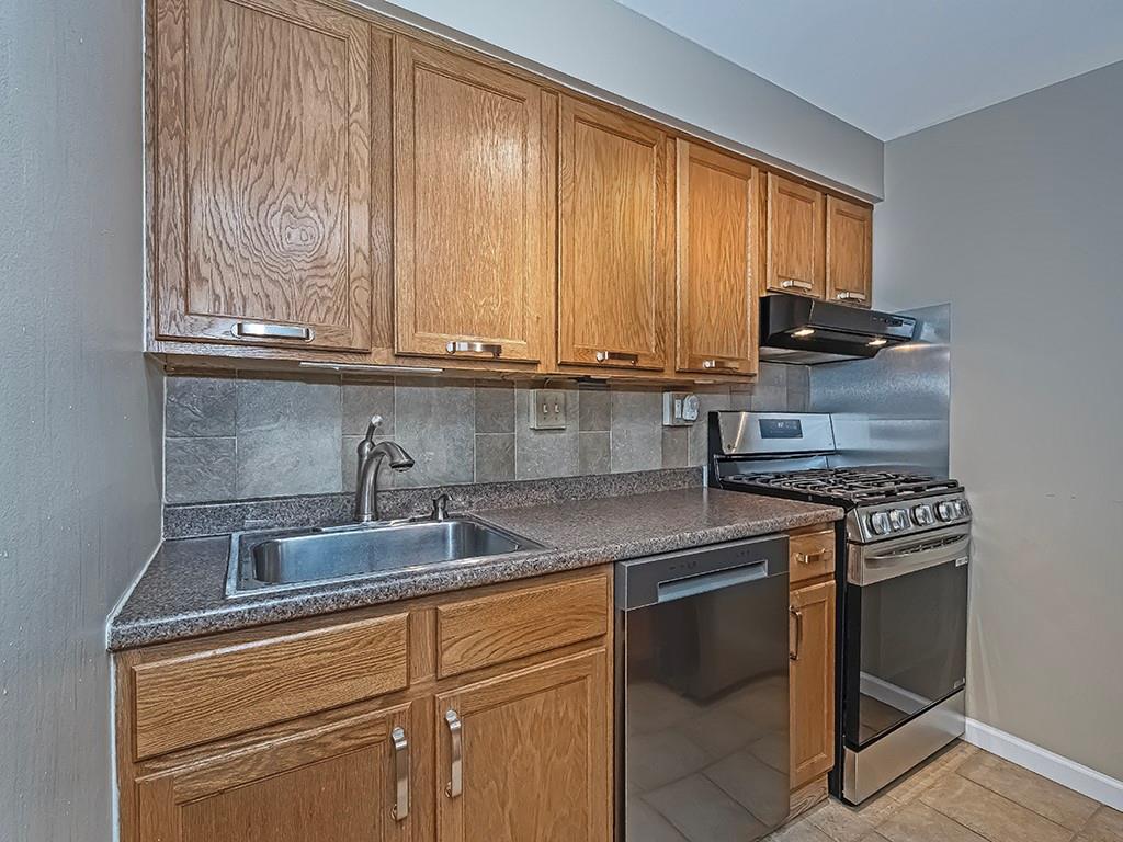 329 Ridge Point Circle, Unit B31 Bridgeville, PA 15017 - Photo 3 of 21