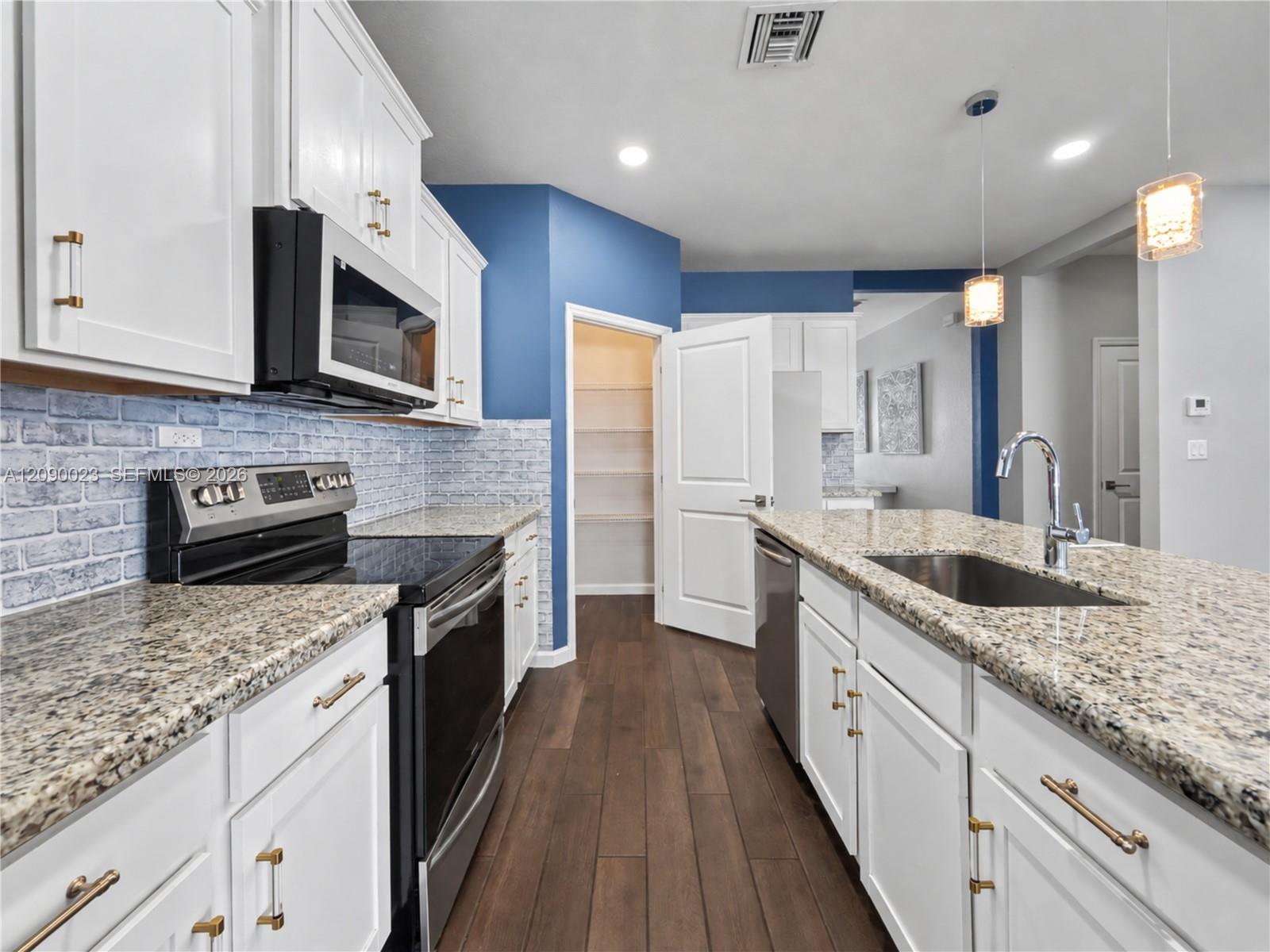 27904 Southwest 133rd Path Homestead, FL 33032 - Photo 10 of 46 Gallery Image 10