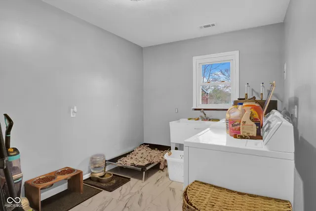 $260,000 | 3427 North East Street, Columbus, IN 47203