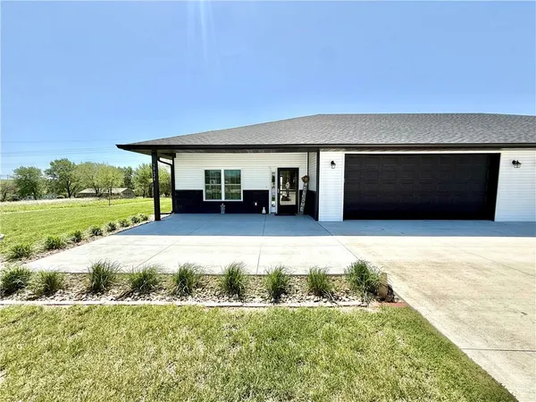 $355,000 | 30624 Porter Drive, Maryville, MO 64468