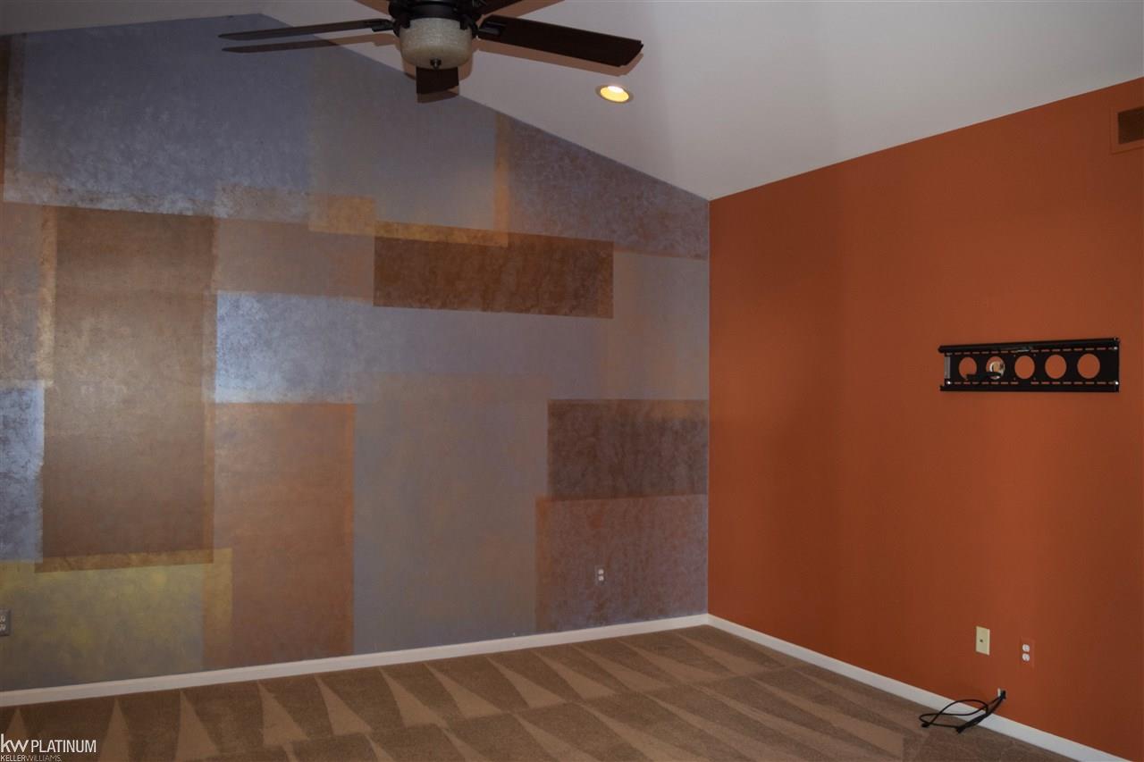 2761 Eastern Rochester, MI 48307 - Photo 14 of 36 Living Room