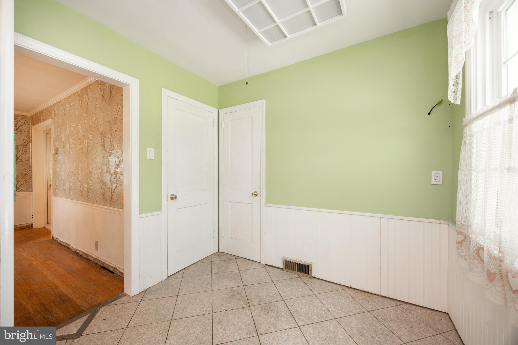 314 Spring Valley Road Springfield, PA 19064 - Photo 22 of 43 a view of an empty room