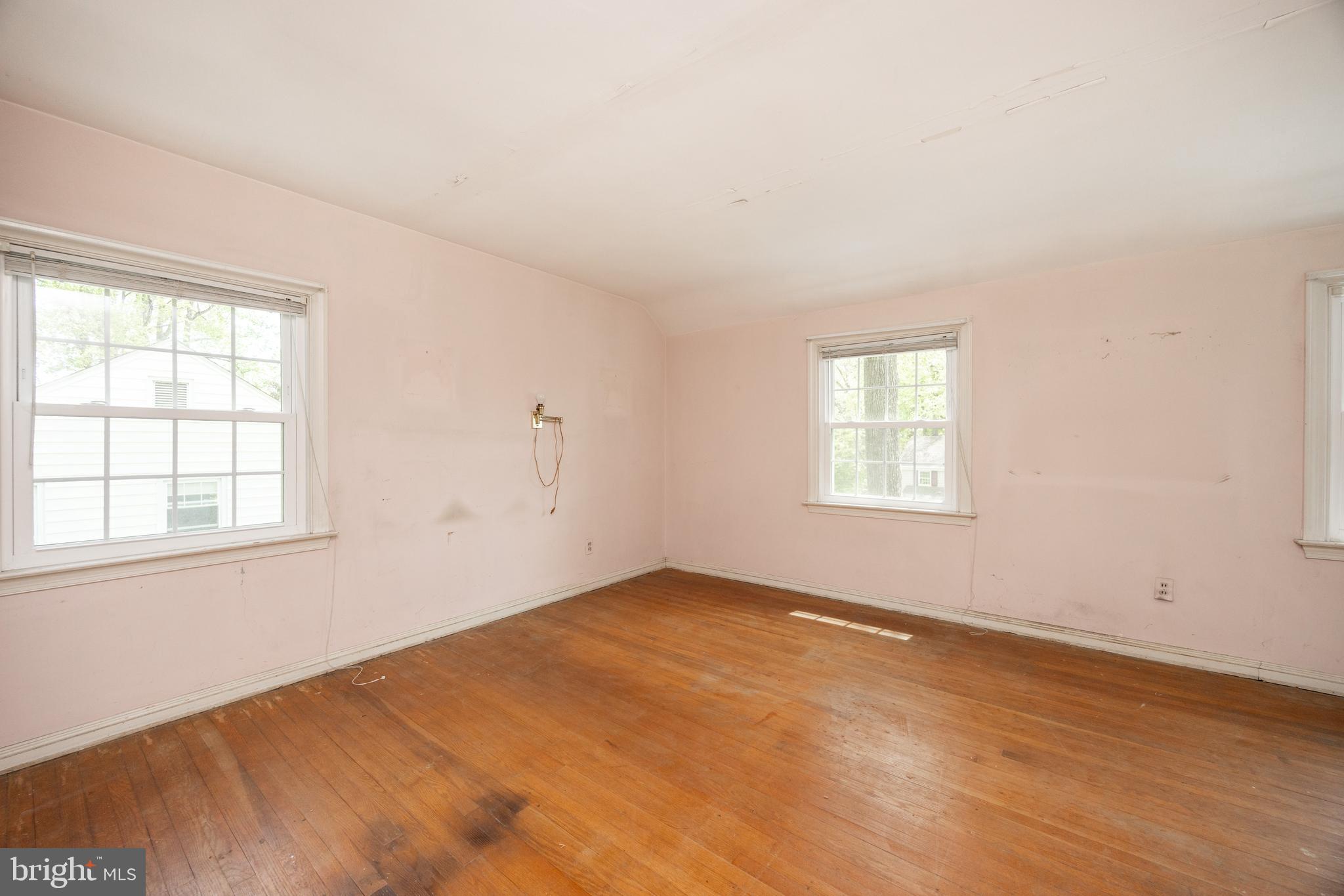 314 Spring Valley Road Springfield, PA 19064 - Photo 27 of 43 an empty room with a window