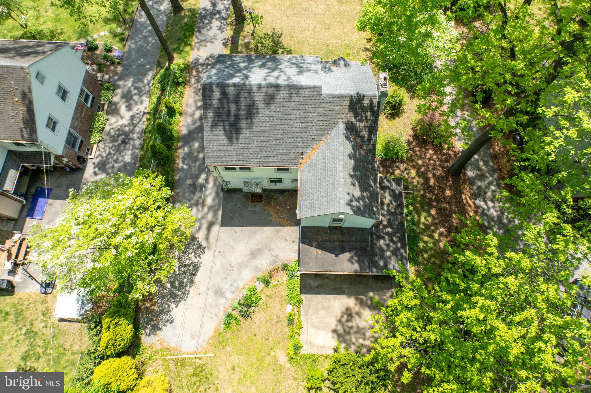 314 Spring Valley Road Springfield, PA 19064 - Photo 6 of 43 a view of a yard with fountain