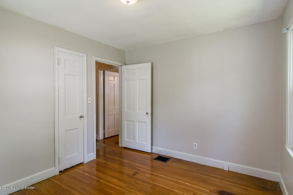 4221 Winchester Road Louisville, KY 40207 - Photo 30 of 37 4221 Winchester Rd-32