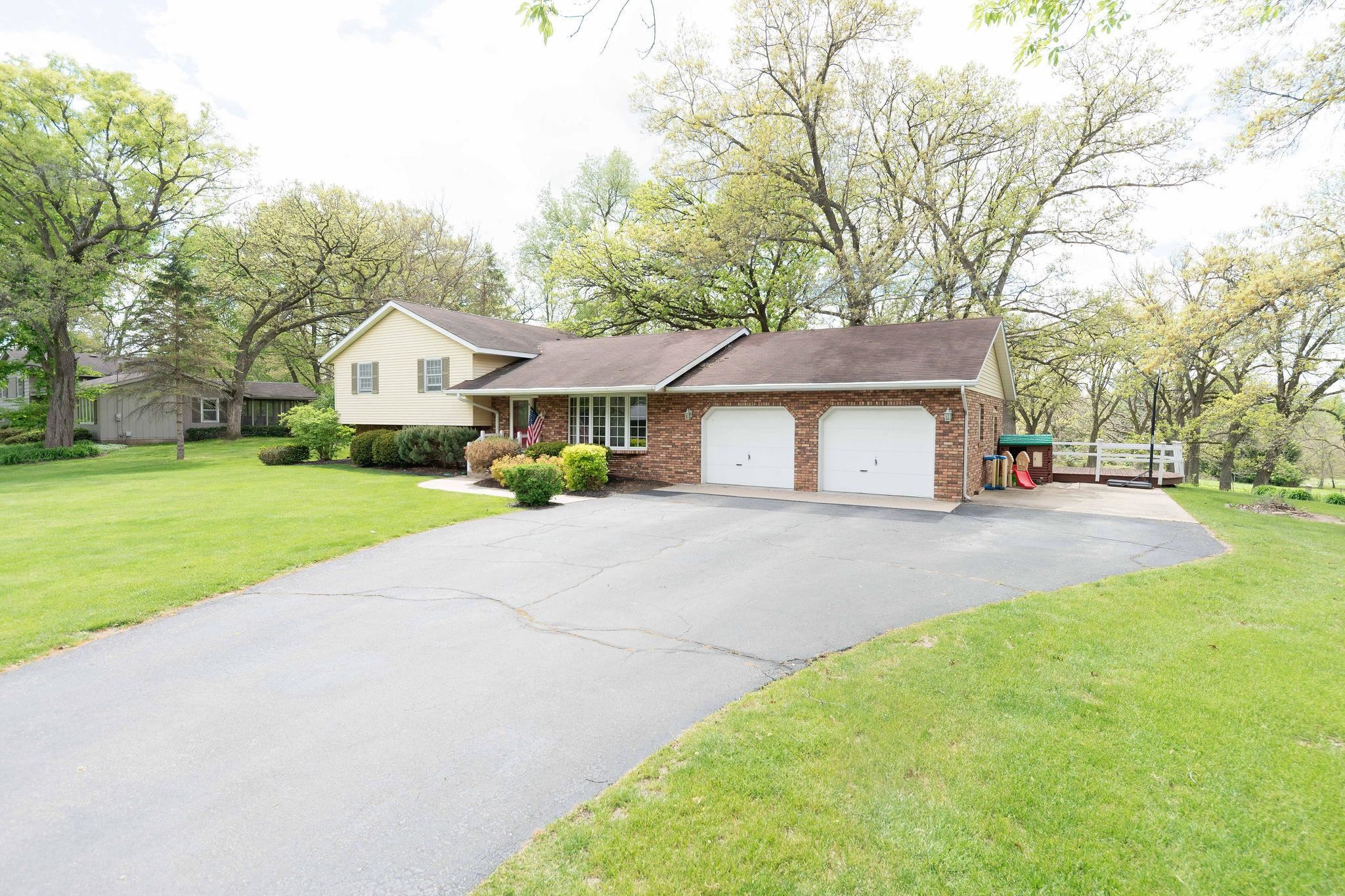 10594 Grover Oaks Road Roscoe, IL 61073 - Photo 3 of 50