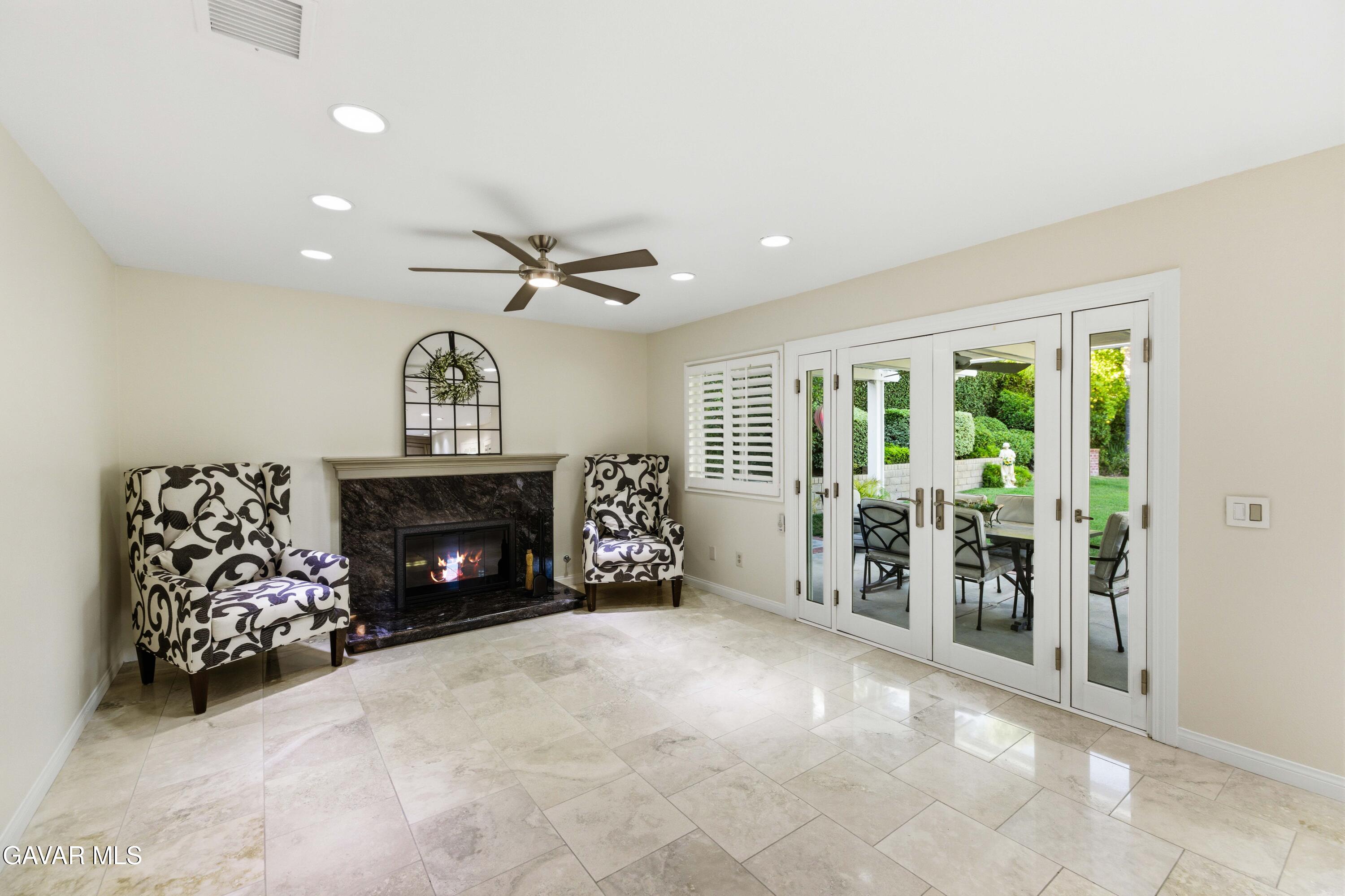 22029 Rodeffer Place Santa Clarita, CA 91350 - Photo 20 of 53 22029 Rodeffer Pl-19