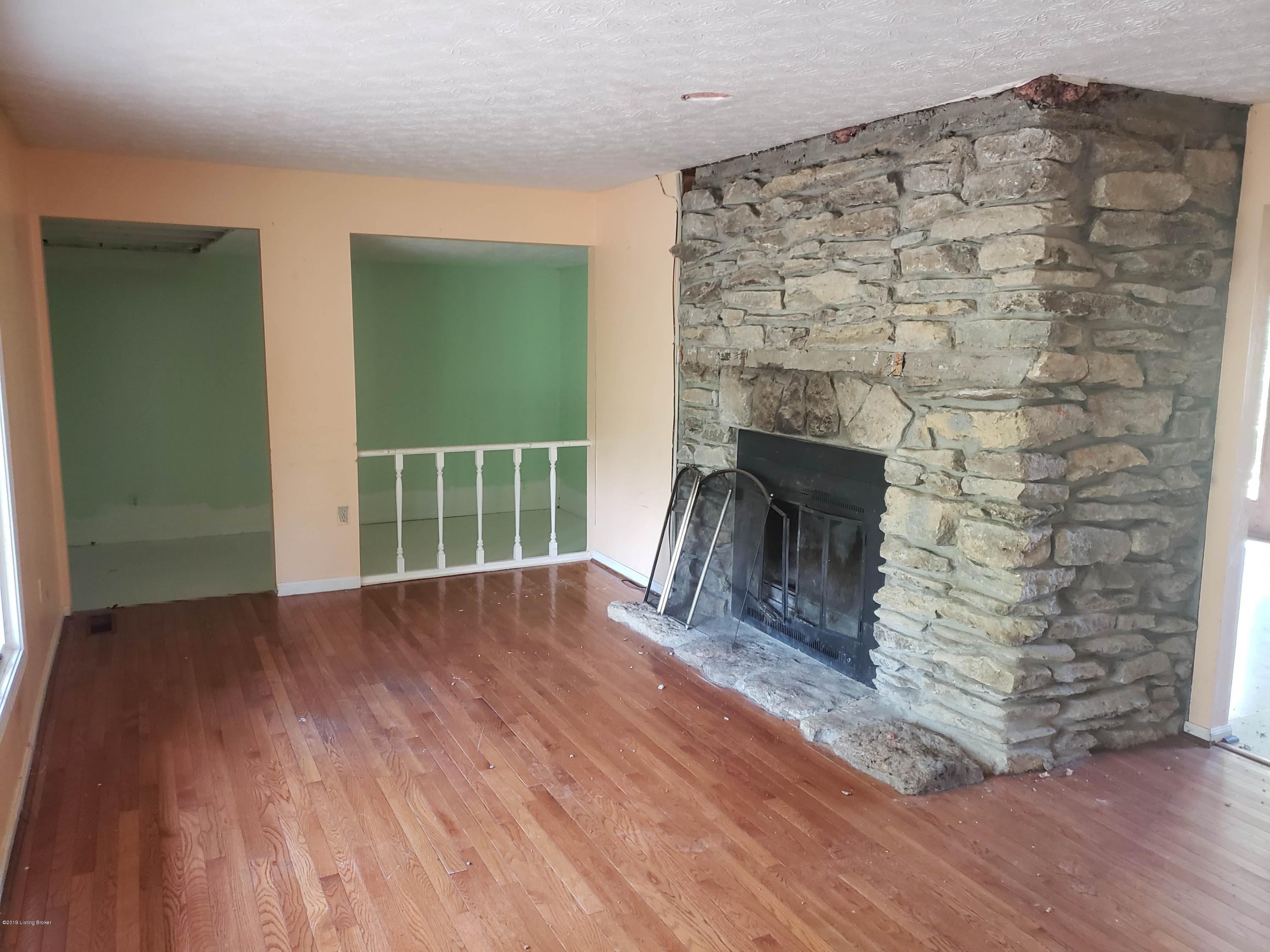 1300 Hickory Ridge Road Waddy, KY 40076 - Photo 25 of 32 living room
