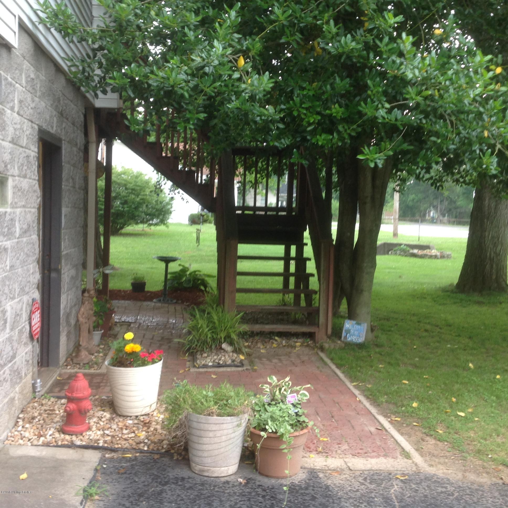 6696 Rutledge Road Louisville, KY 40258 - Photo 38 of 43 image