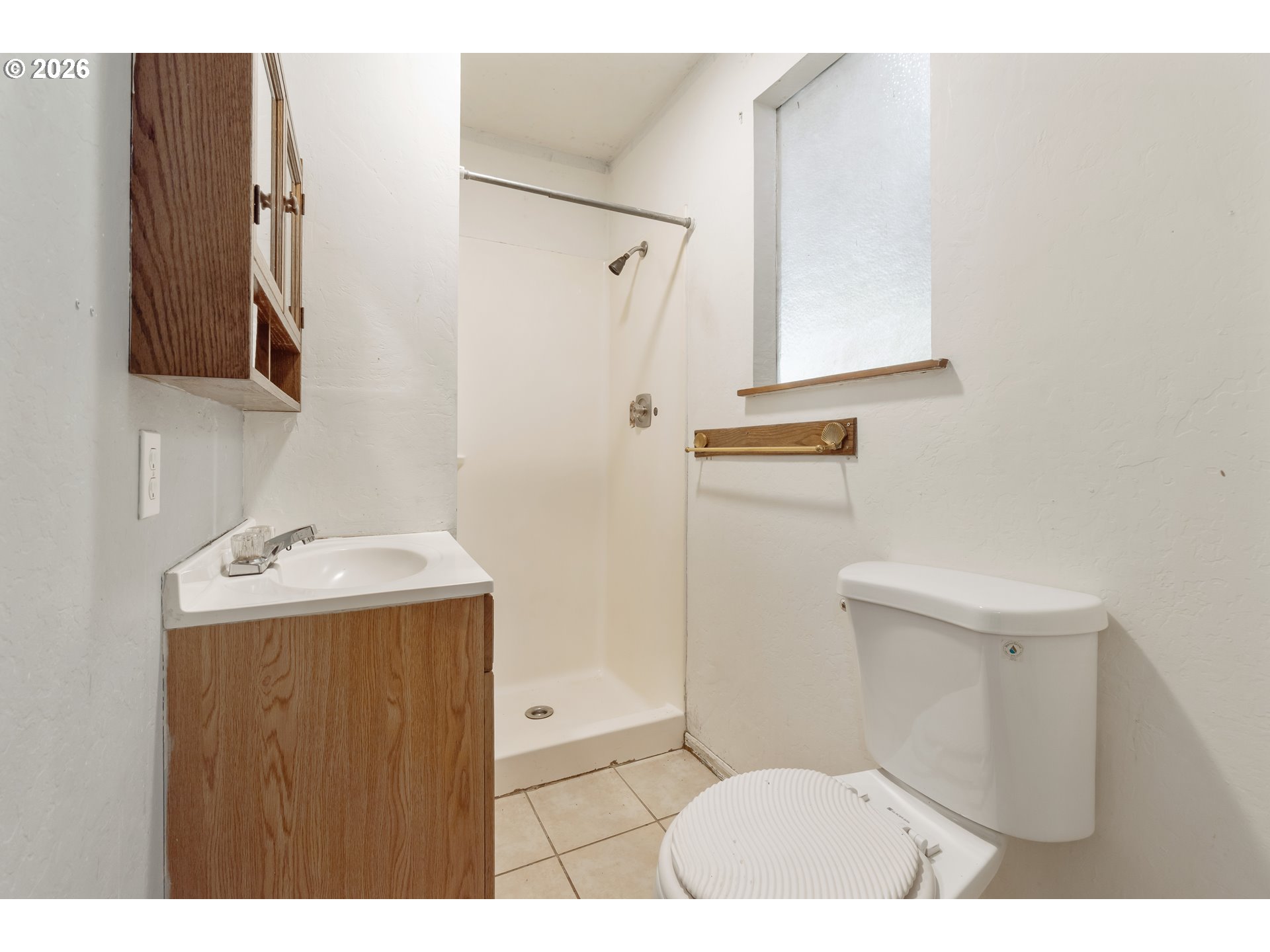 23939 Raze Road Elmira, OR 97437 - Photo 17 of 44 Bathroom