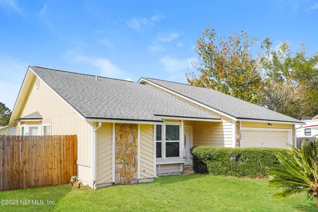 a view of a house with a backyard
