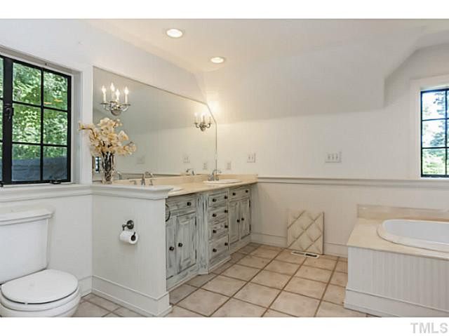 2630 Fairview Road Raleigh, NC 27608 - Photo 14 of 25 Bathroom