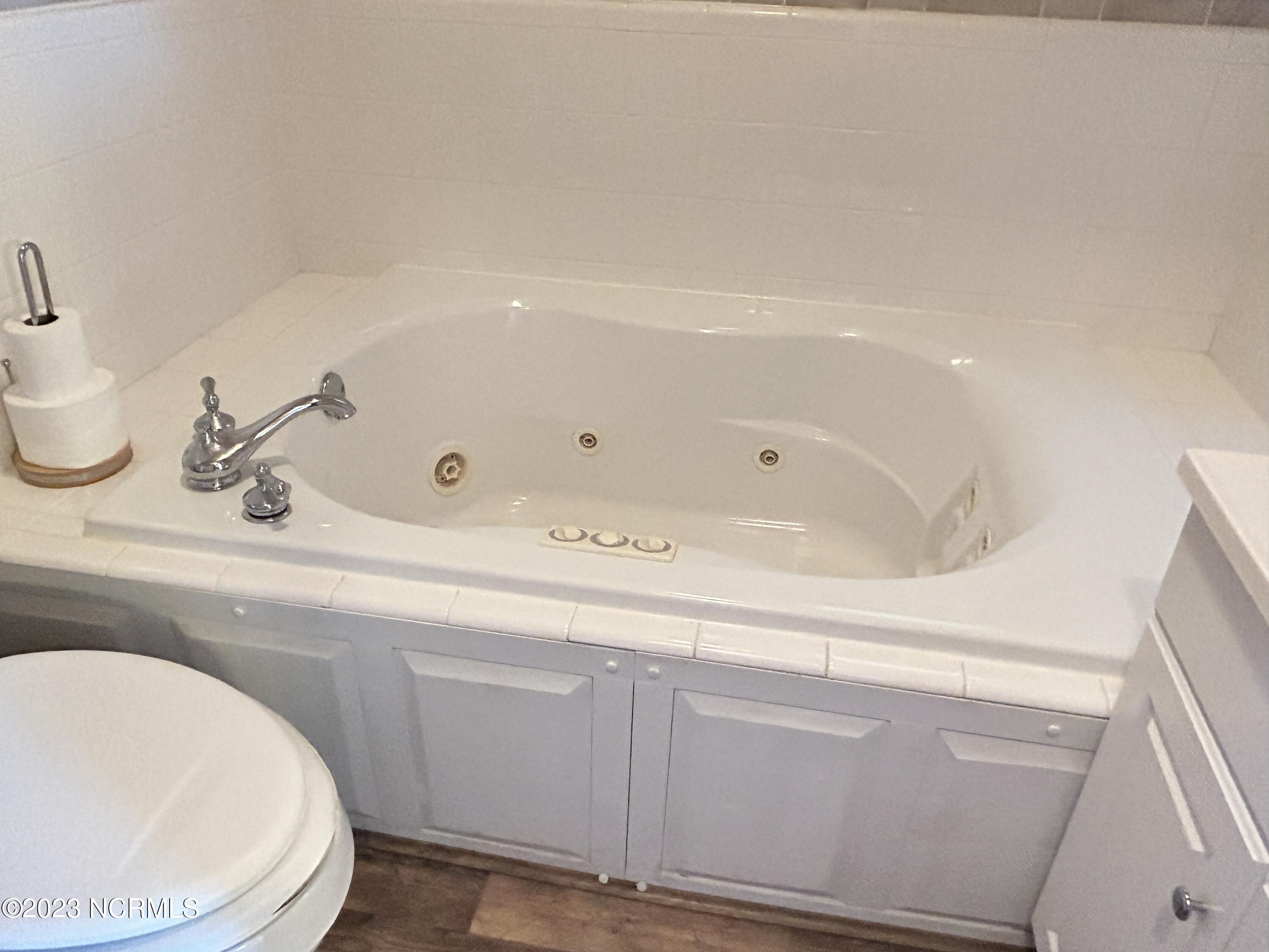 6409 Mary Chapel Road Scotland Neck, NC 27874 - Photo 35 of 51 Jacuzzi tub