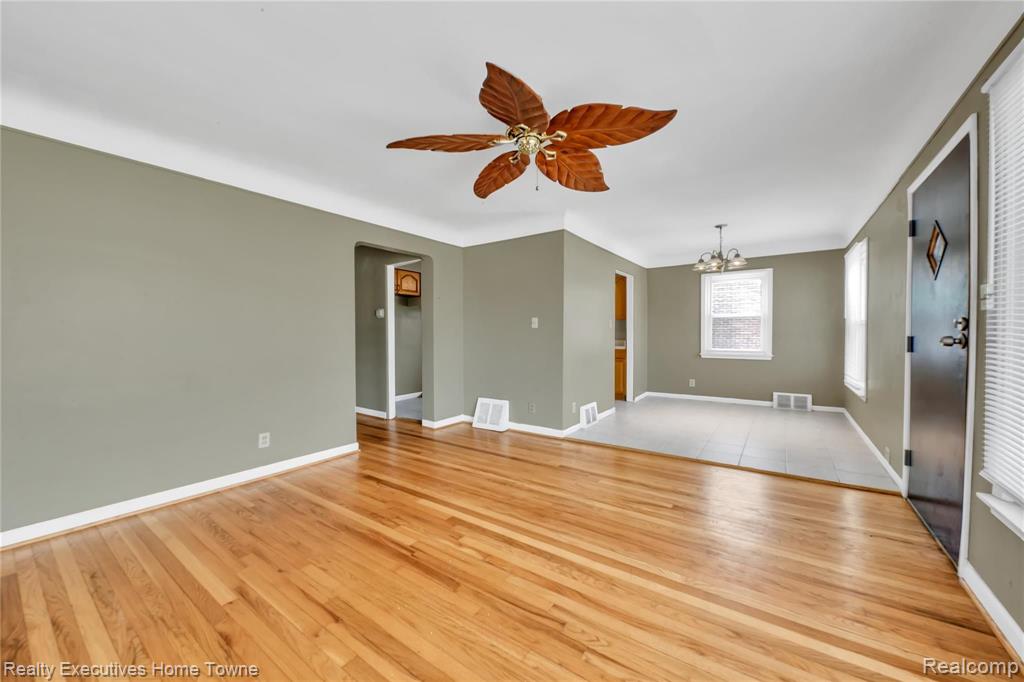 16544 Toepfer Drive Eastpointe, MI 48021 - Photo 11 of 31
