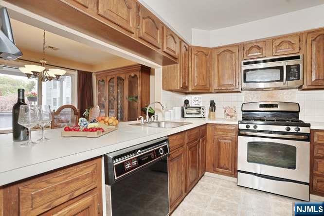 101 Quartz Lane Paterson, NJ 07501 - Photo 10 of 28