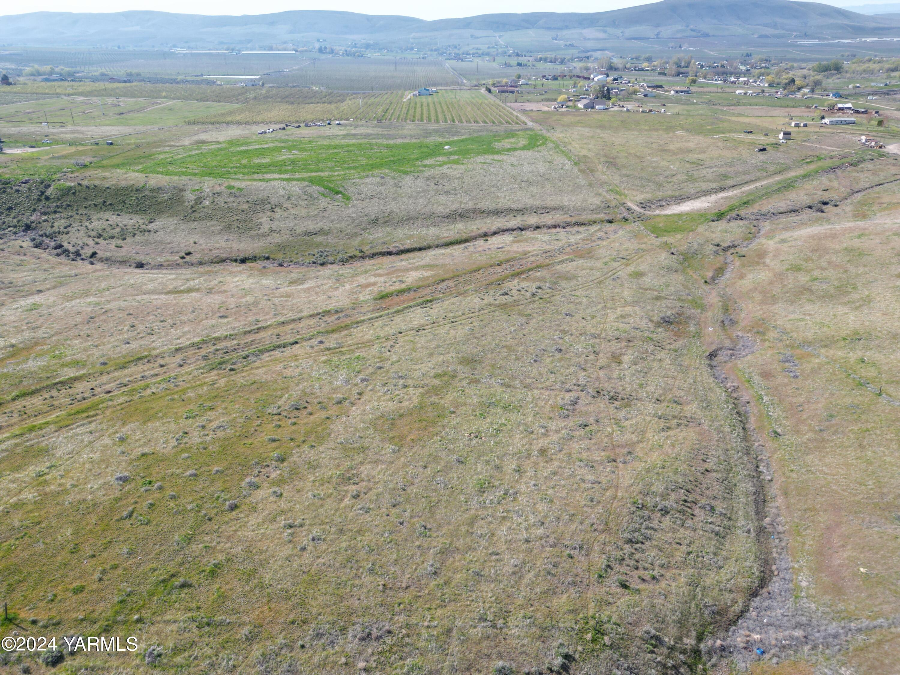 Nka Postma Road, Unit LOT A Moxee, WA 98936 - Photo 5 of 18 a view of a field with an ocean