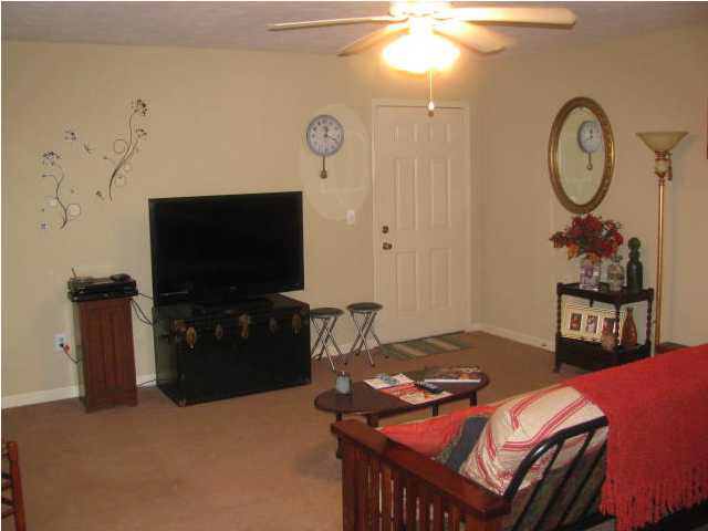 904 Cleary Road, Unit 10 Florence, MS 39073 - Photo 9 of 17 Typical living room