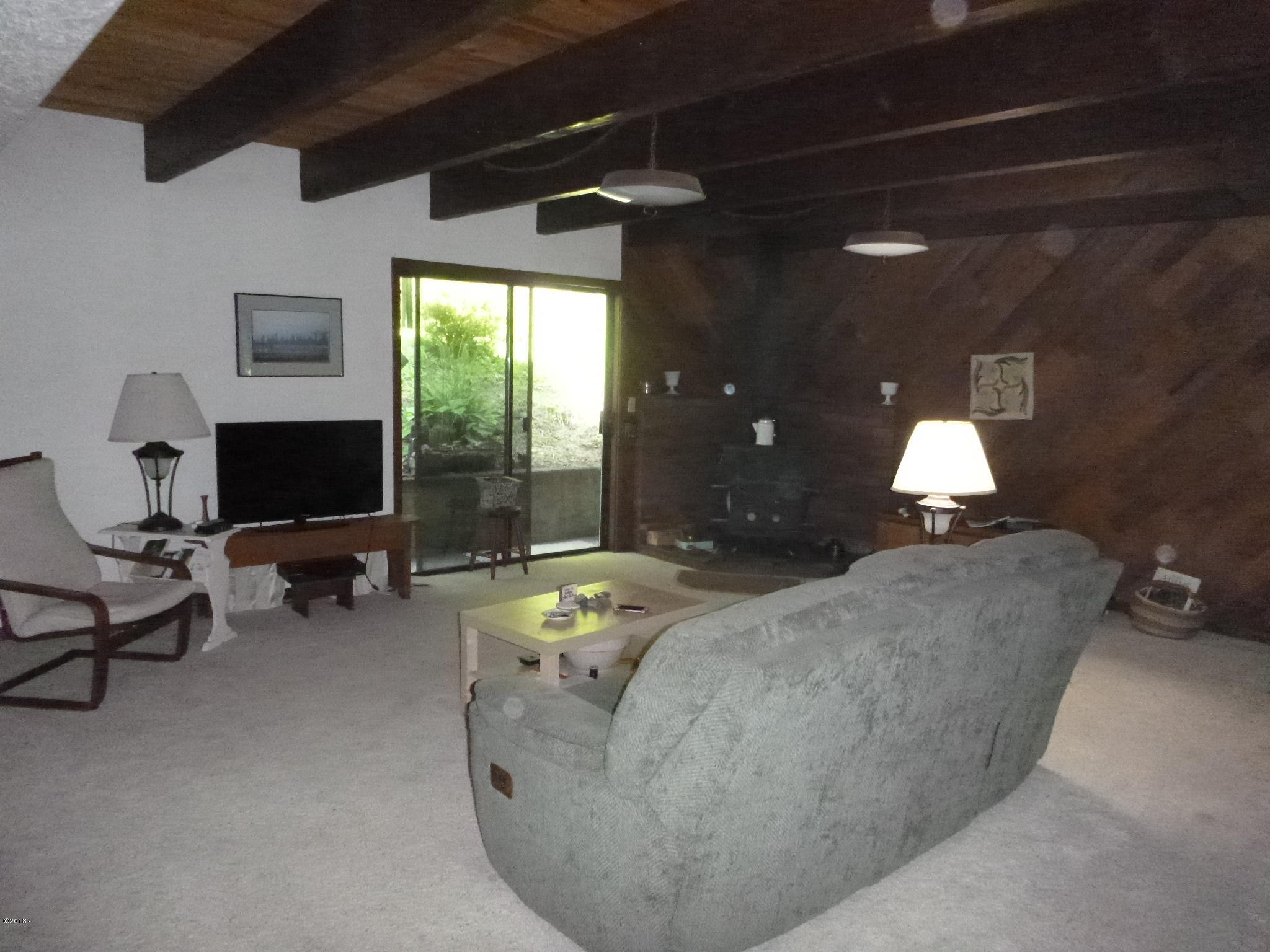 3023 Yasek Loop Toledo, OR 97391 - Photo 9 of 20 Family room