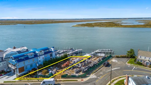 a view of a tennis court