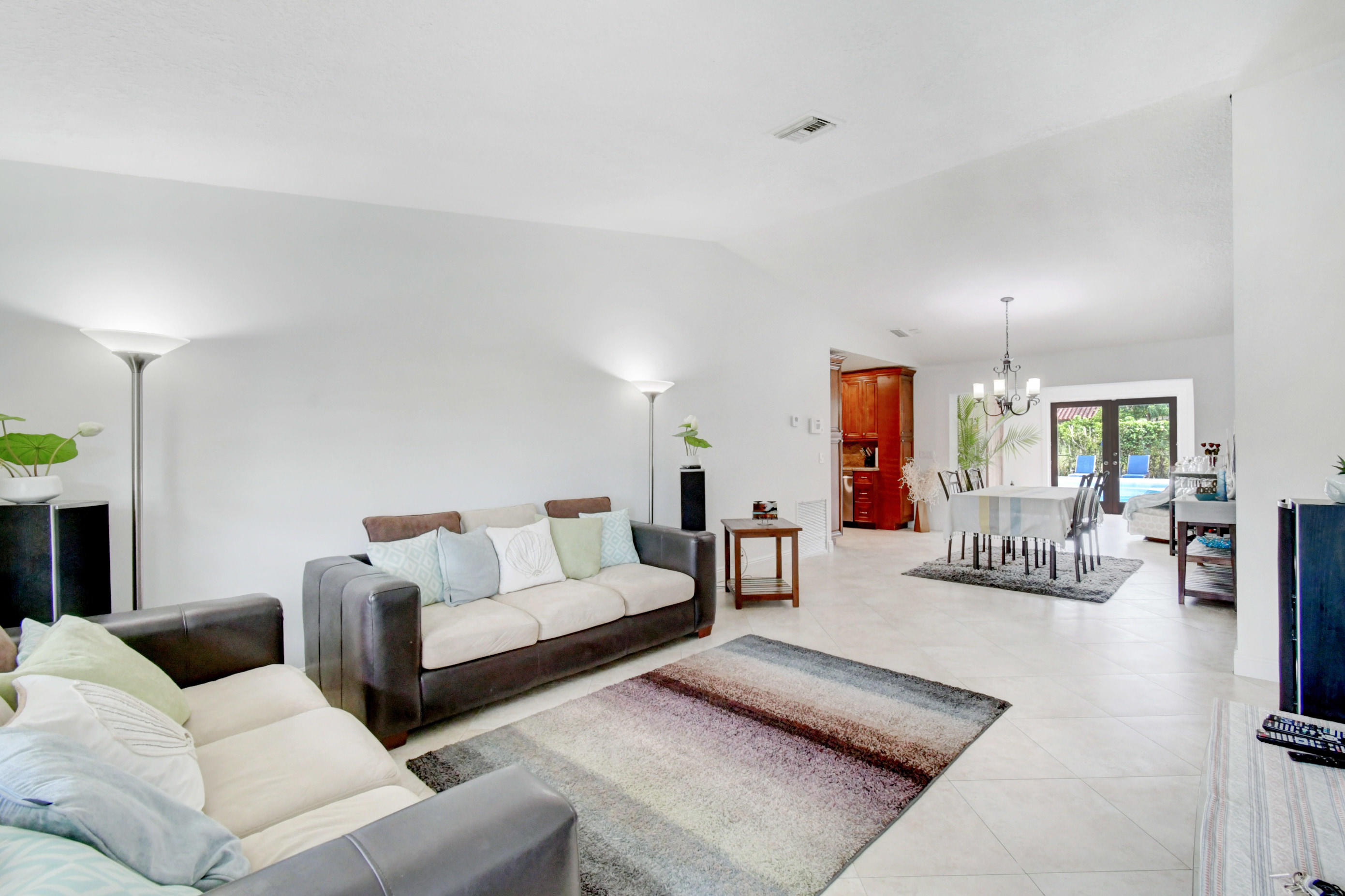 5138 Oak Hill Road Delray Beach, FL 33484 - Photo 17 of 58 Living Room