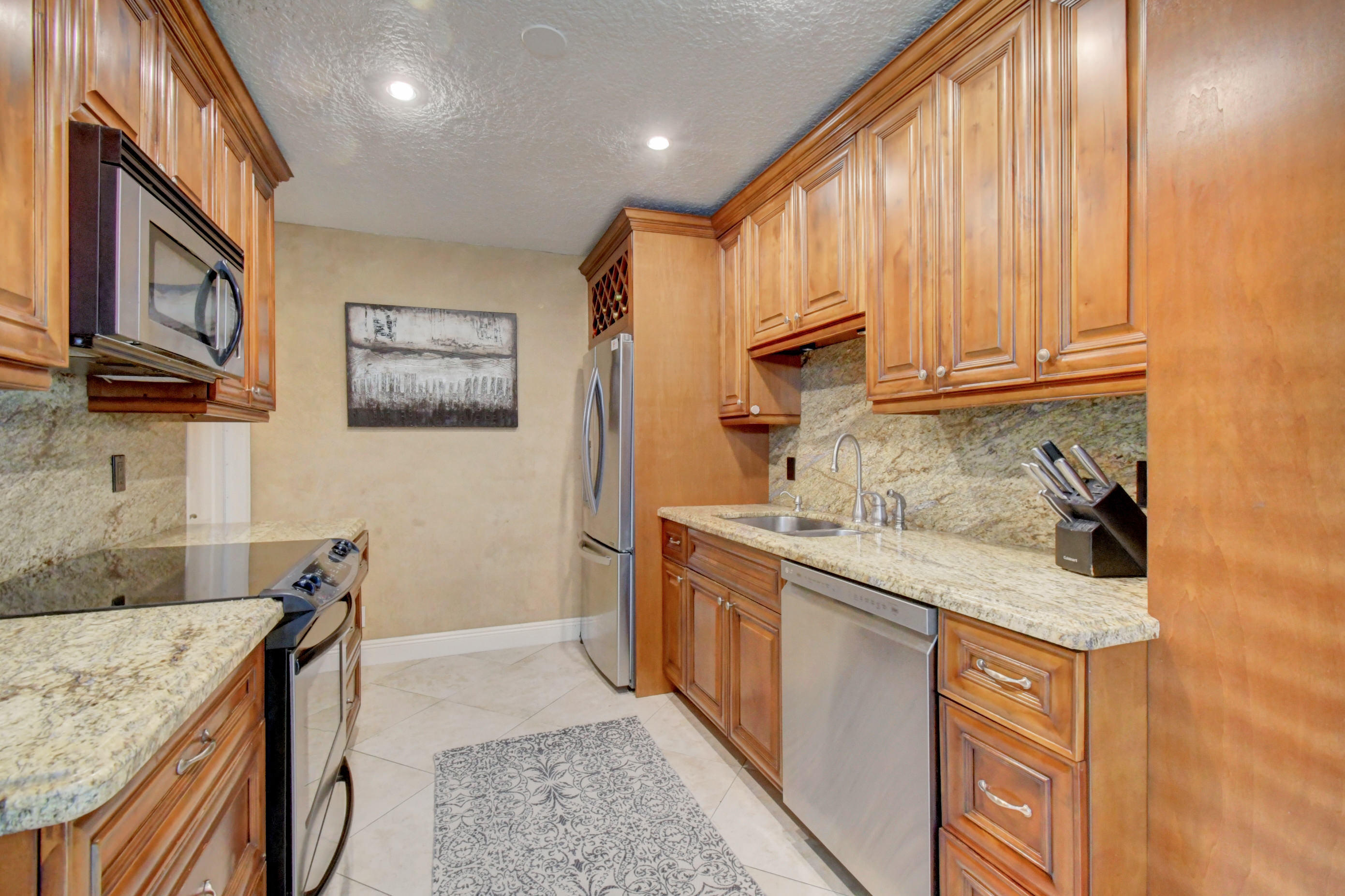 5138 Oak Hill Road Delray Beach, FL 33484 - Photo 26 of 58 Kitchen