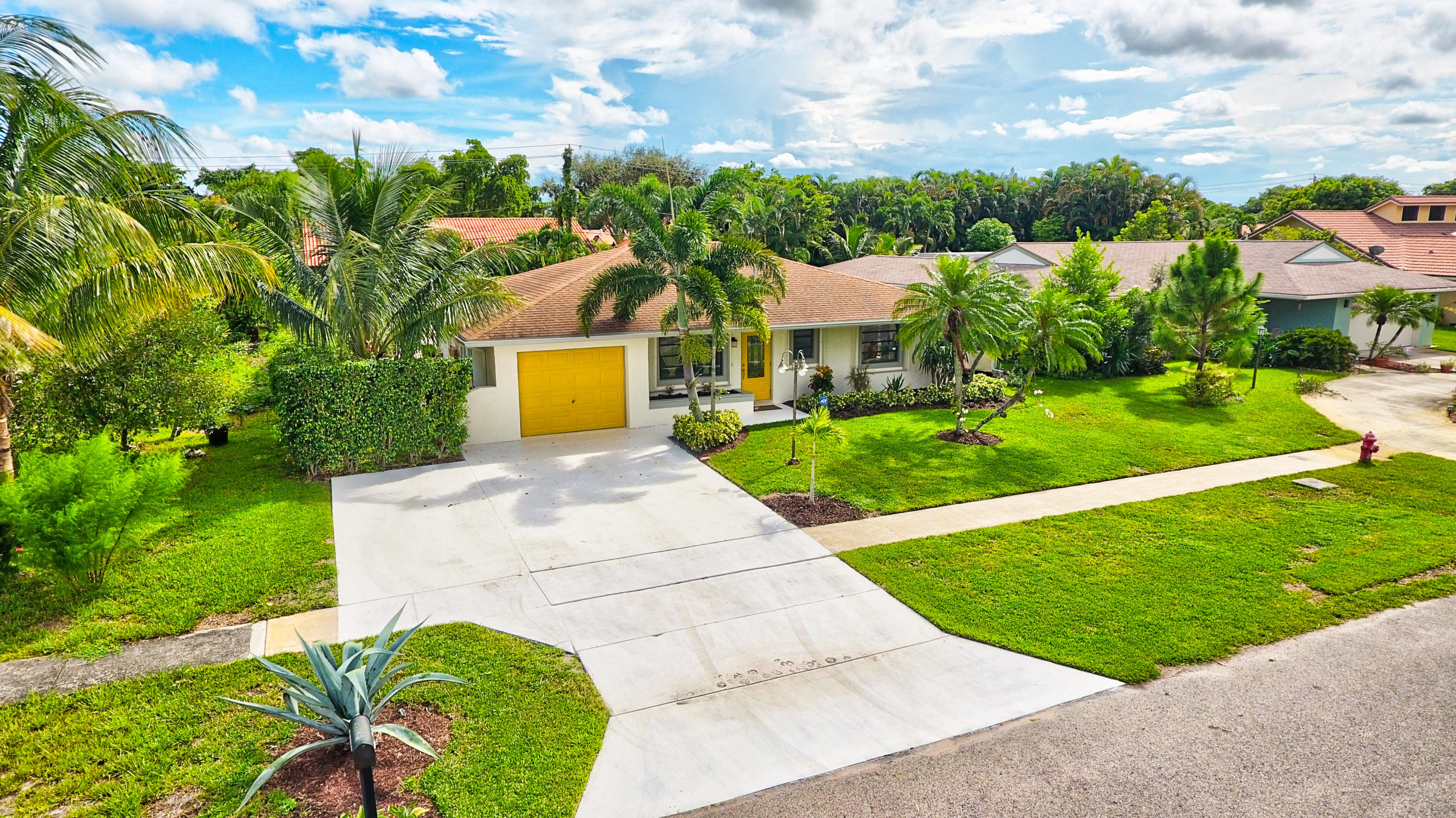 5138 Oak Hill Road Delray Beach, FL 33484 - Photo 5 of 58 Exterior Front