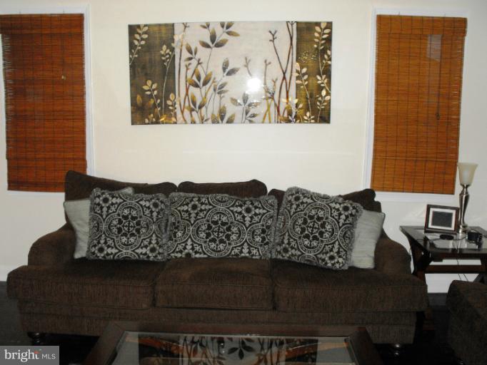 1916 Kelmore Road Baltimore, MD 21222 - Photo 3 of 30 Living Room