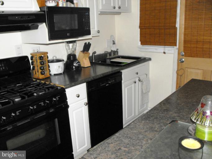 1916 Kelmore Road Baltimore, MD 21222 - Photo 21 of 30 Kitchen