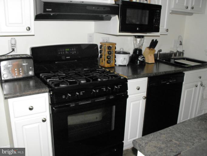1916 Kelmore Road Baltimore, MD 21222 - Photo 27 of 30 Kitchen