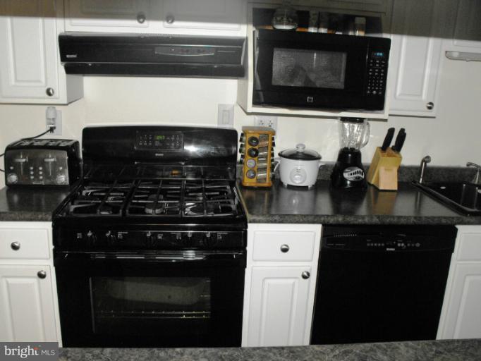 1916 Kelmore Road Baltimore, MD 21222 - Photo 29 of 30 Kitchen