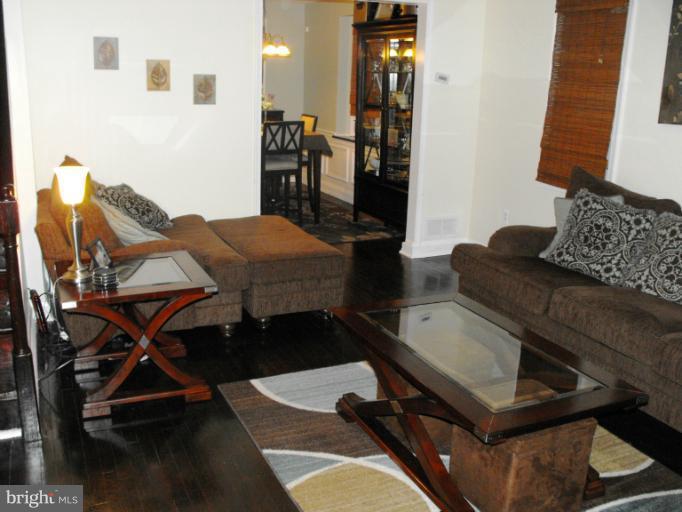 1916 Kelmore Road Baltimore, MD 21222 - Photo 4 of 30 Living Room