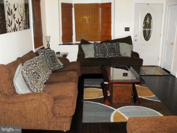 1916 Kelmore Road Baltimore, MD 21222 - Photo 8 of 30 Living Room